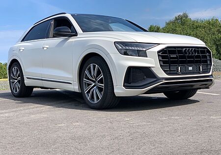Audi Q8 50TDI*S-Line*Virtual*MATRIX*Offroad-Luft*21
