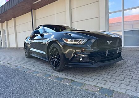 Ford Mustang in Top Zustand, reines Sommerauto, Garagenauto