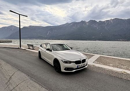 BMW 330i xDrive Touring Sport Line Automatic Spo...
