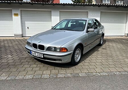 BMW 523i A -