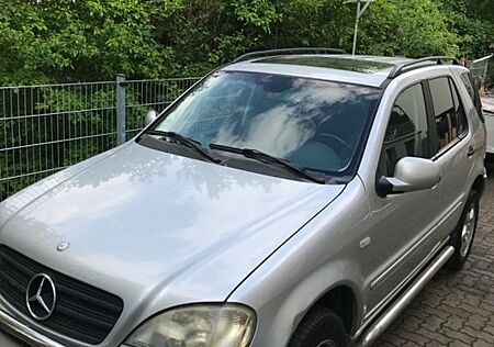 Mercedes-Benz ML 320 -