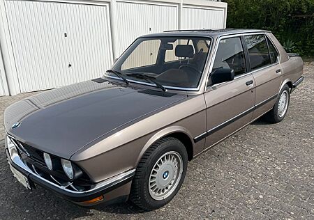 BMW 520i