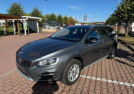 Volvo V60 CC V60 Cross Country D3 Momentum Navi Alcantara PDC