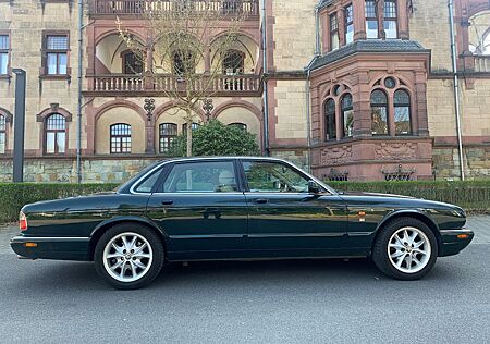 Jaguar XJ8 3.2 -