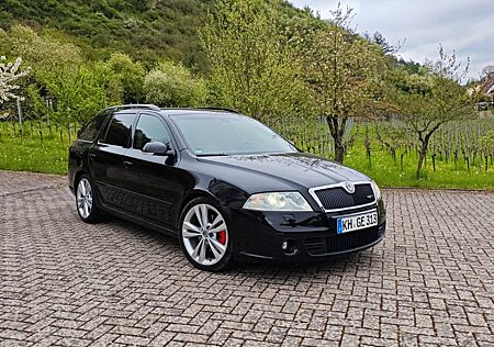 Skoda Octavia Combi 2.0 TFSI RS - H&R, Carplay/Android
