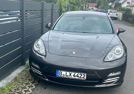 Porsche Panamera 4S Bestzustand 93000 KM