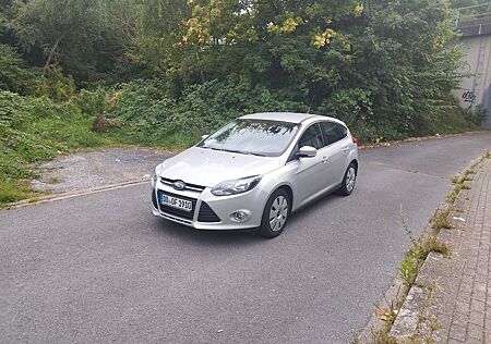 Ford Focus 1,6 Ti-VCT 92kW PowerShift SYNC Editio...