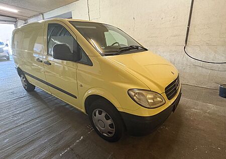 Mercedes-Benz Vito 109 CDI Kastenwagen mit Regalen