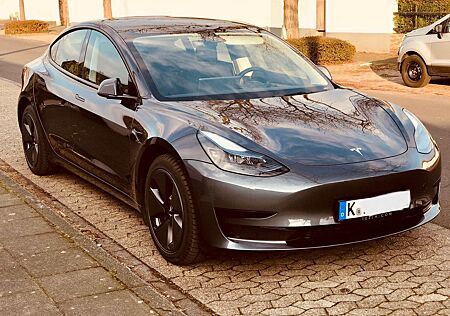 Tesla Model 3 *1.HAND*GARAGE*NICHTRAUCHER*UNFALLFREI*