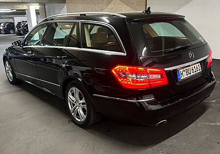Mercedes-Benz E 300 CDI T BlueEFFICIENCY -