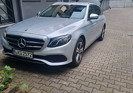 Mercedes-Benz E 220 d T Autom. -