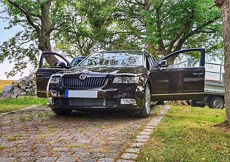 Skoda Superb 143kW DSG Elegance Combi DAB NAV AHK