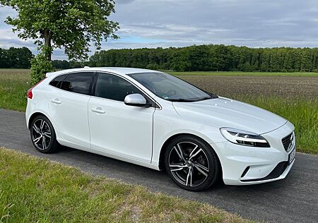 Volvo V40 T3 Momentum R-Design