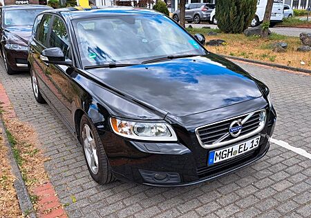 Volvo V50 DRIVe D2 AHK schwarz-met. 8-fach SR+WR