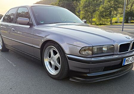 BMW 728i A -
