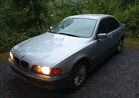 BMW 520i