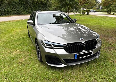 BMW 540d xDrive Touring - Vollausstattung
