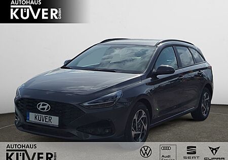 Hyundai i30 gebraucht kaufen Hyundai i30 Family Kombi 1,5 T-GDi Navi+GRA+Shzg+PDC+16´