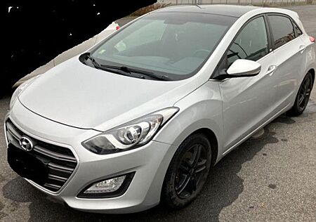 Hyundai i30 blue 1.6 GDI Trend