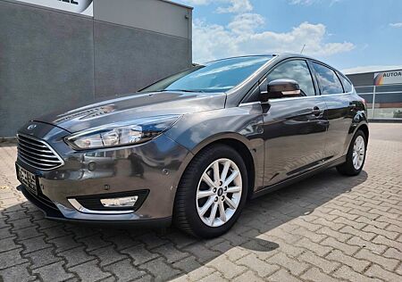 Ford Focus Lim. Titanium, PDC, GSD, SHZ, R-Kamera