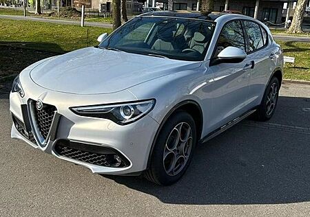 Alfa Romeo Stelvio Ti Diesel 2.2 Allrad Panoramaglasdach