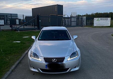 Lexus IS 220 IS 220d