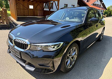 BMW 320e Touring Sport Line Pano/eSitz/T-Leder/Temp.