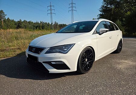 Seat Leon ST 2.0 TDI 135kW FR DSG Pano AHK SR+WR