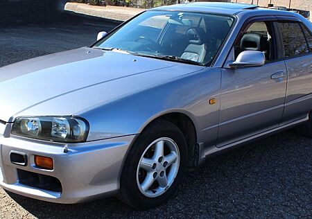 Nissan Skyline 25 GT-X Four (R34), Allrad, Schiebedach