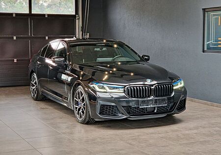 BMW M550 i xDrive*Laser*ACC*Head Up*AHK*Alcantara*