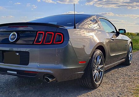Ford Mustang GT 2013