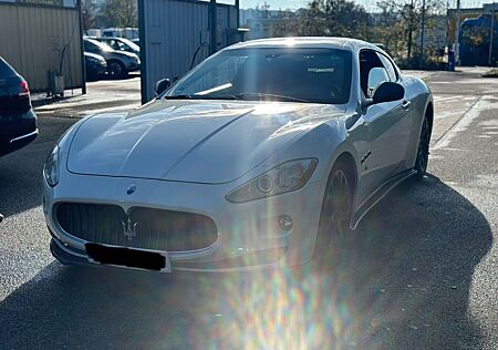 Maserati GranTurismo 4.2 V8/Navi/Leder/Carbon/2.Hand