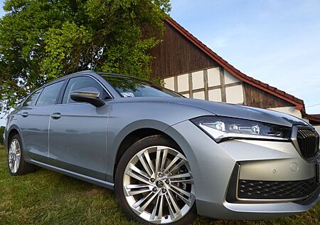 Skoda Superb Kombi/ kein Mieter- 8fach- Neuzustand-AHK