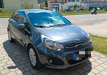 Kia Rio 1.2 FIFA World Cup Edition. TÜV Neu!!!