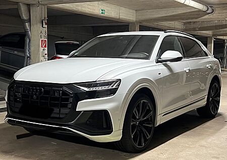 Audi Q8 55 TFSI e quattro tiptronic -