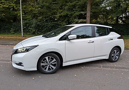 Nissan Leaf 150 PS 39KWH Acenta TÜV 05/27 Inspektion