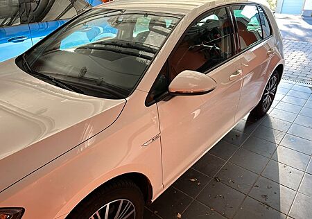 VW Golf Volkswagen e- e-