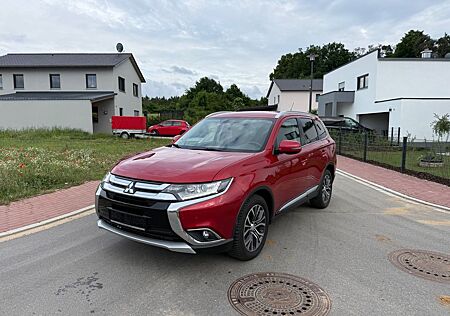 Mitsubishi Outlander 2.2 DI-D Automatik 4WD 7 Sitze