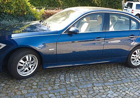 BMW 325i -