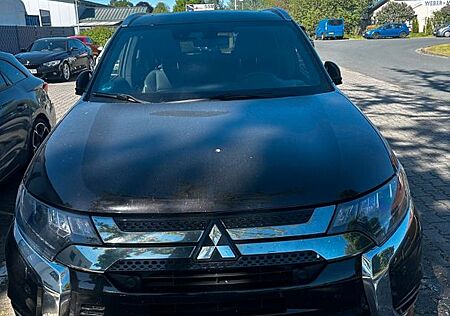 Mitsubishi Outlander 2.4 MIVEC PLUG-IN HYBRID 4WD Top Top