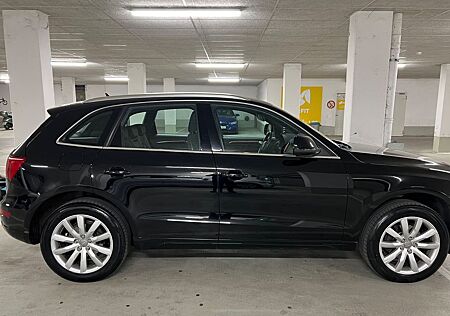 Audi Q5 2.0 TDI Quattro / AHK / 8 Fach Bereift / TÜV