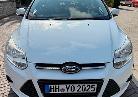 Ford Focus III 1.6 TDCi, 95 PS, Scheckheft, Rentner