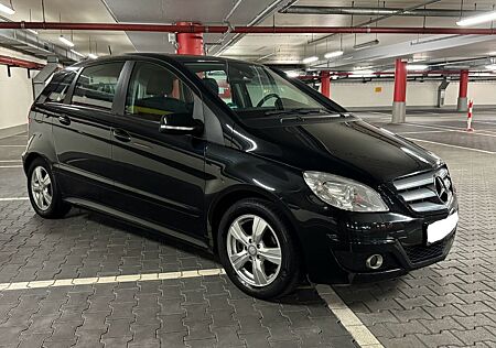 Mercedes-Benz B 180 CDI SPORTPAKET 1.HAND~KLIMAA~XENON~AHK~8FA