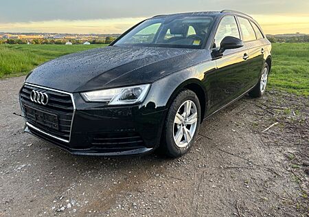 Audi A4 2.0 TDI Facelift Xenon Nav PTS Sitzheiz Tempo