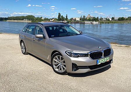 BMW 530e xDrive Touring Frozen Cashmere Silver