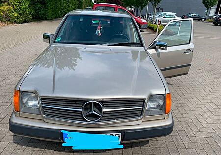 Mercedes-Benz 260