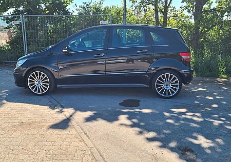 Mercedes-Benz B 200 -