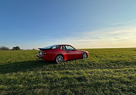 Porsche 944 Turbo, mit Geburtsurkunde von