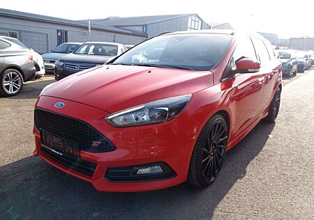 Ford Focus Turnier ST°Navi°Bi-Xenon°Leder Recaro°UVM.
