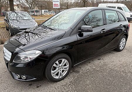 Mercedes-Benz B 220 CDI, 2. Hand, lückenl. bei Mercedes